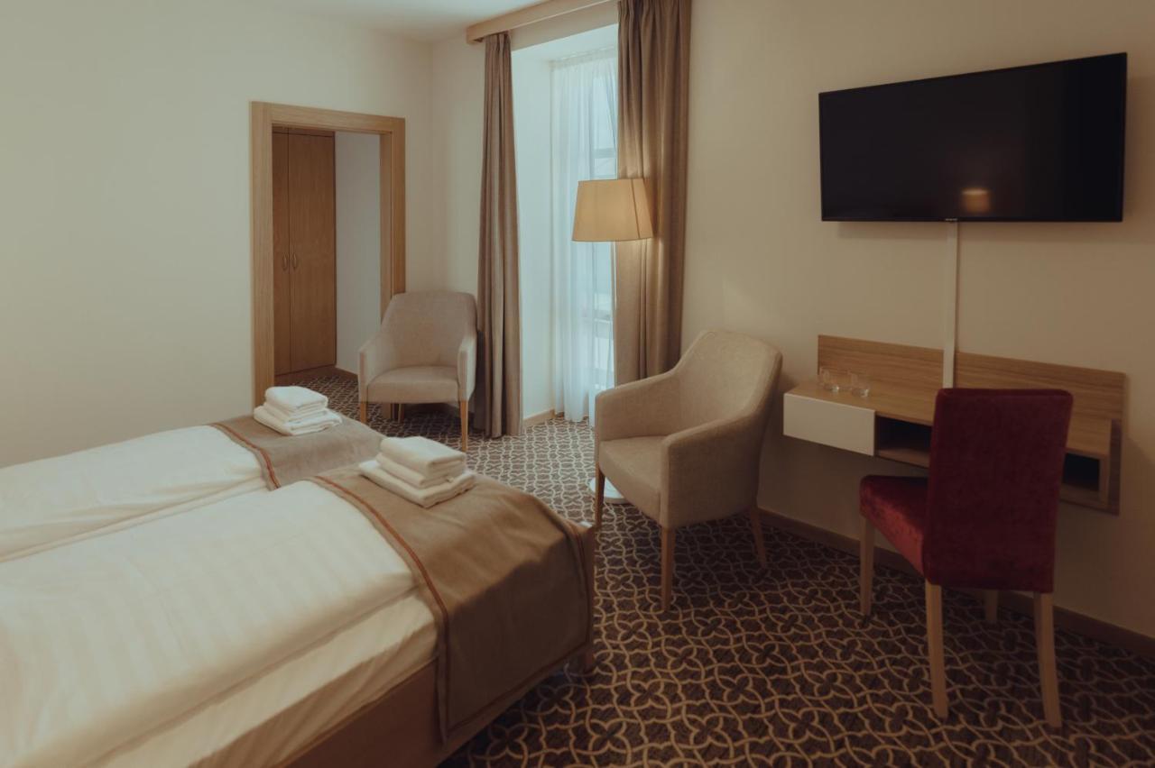 Brigaderos Hotel Brigadir Borsi Eksteriør billede