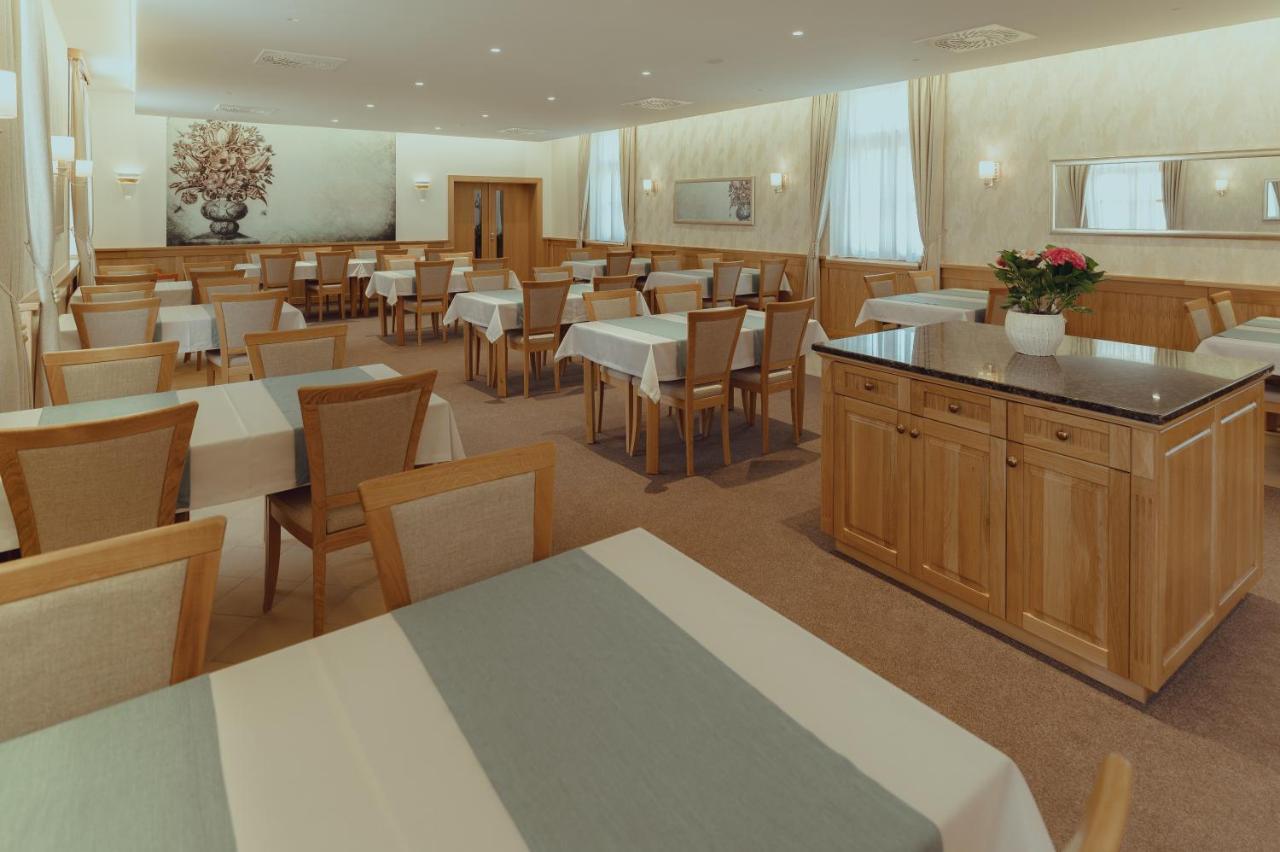 Brigaderos Hotel Brigadir Borsi Eksteriør billede