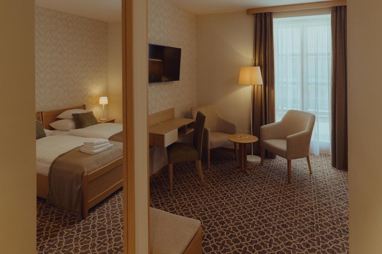 Brigaderos Hotel Brigadir Borsi Eksteriør billede