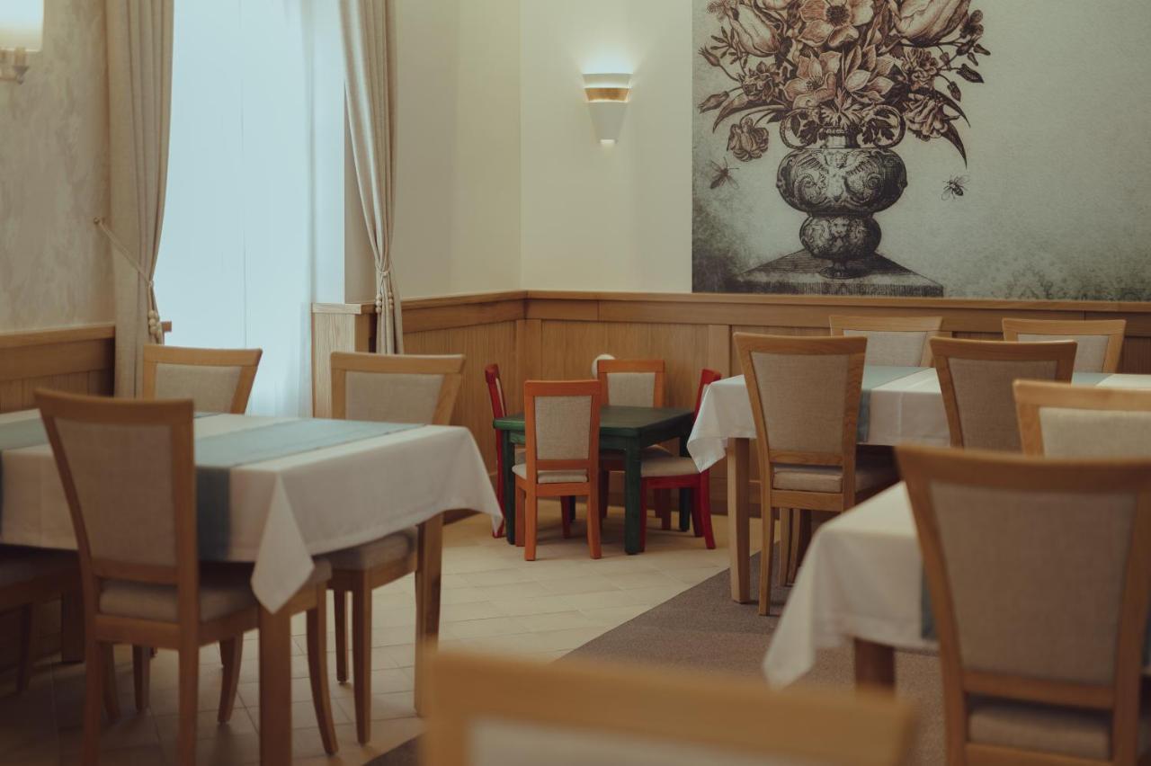 Brigaderos Hotel Brigadir Borsi Eksteriør billede